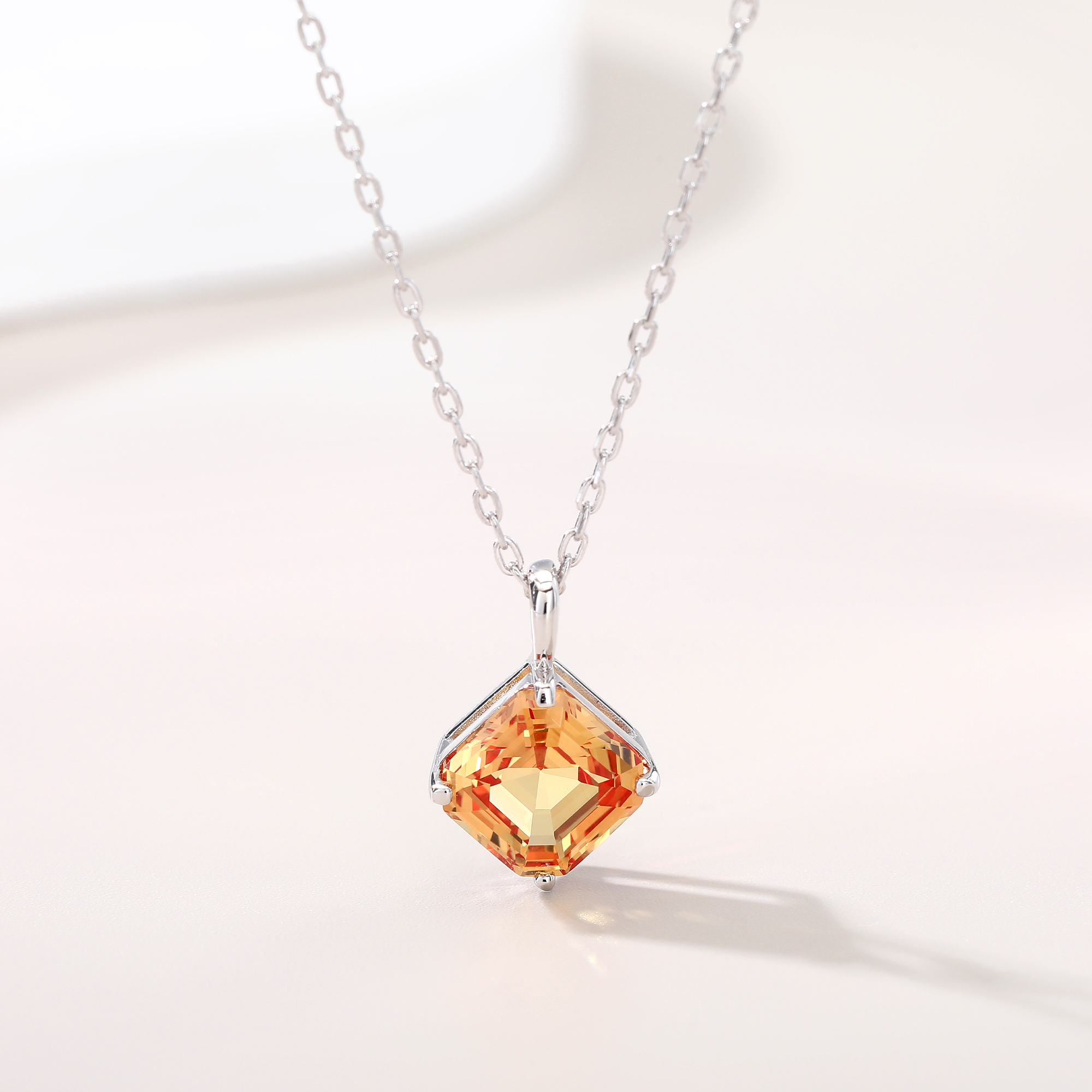 Bezel-Set Diamond-Shaped Small - Bezels Set Pendant incelemesi ve fiyatı